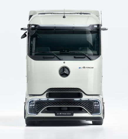 eActros 600 wit van voren